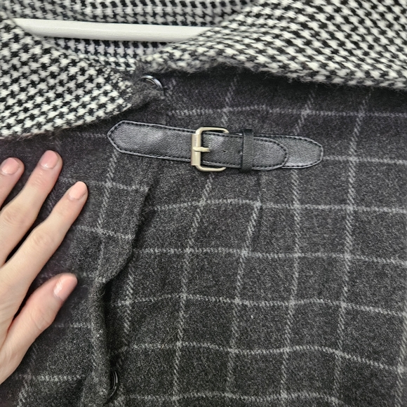 Reitmans plaid poncho - Picture 3 of 6